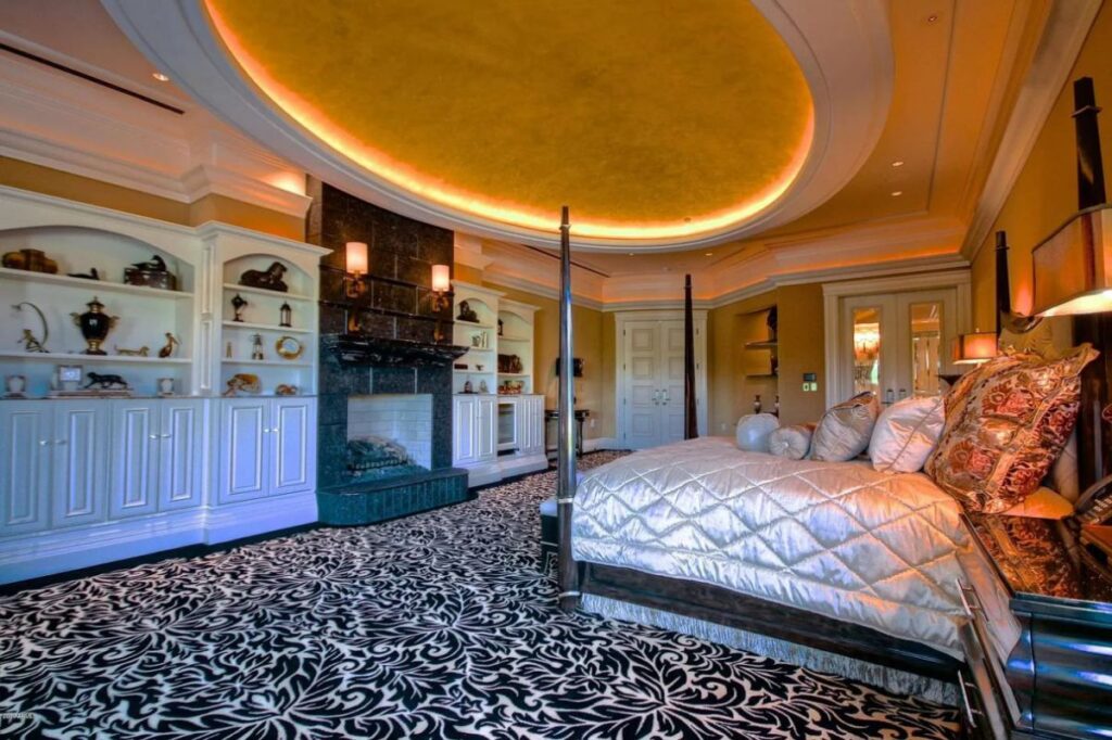 Paradise Valley Home for Sale Offers 25,000 SF of Luxury