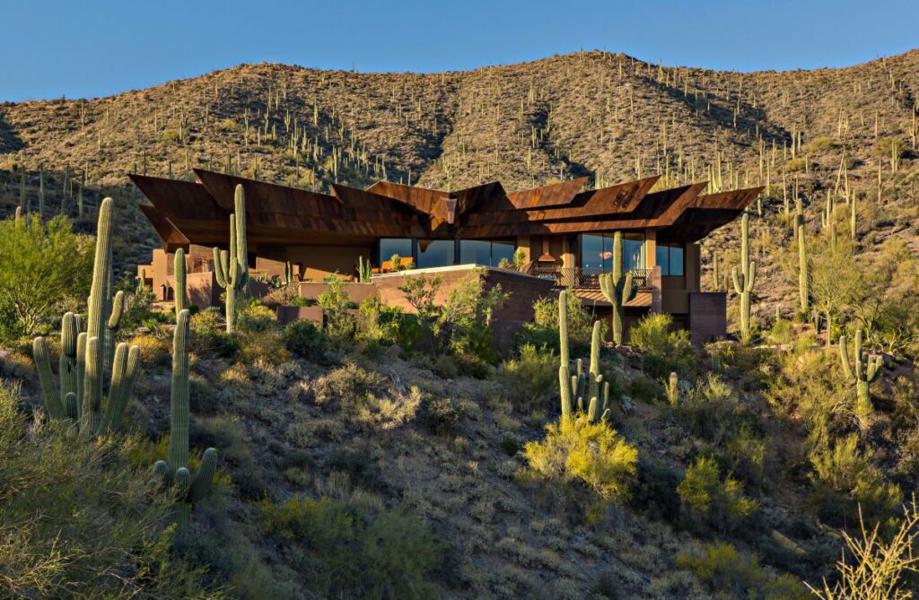 Hawks Nest Contemporary Home in Arizona by Shelby Wilson