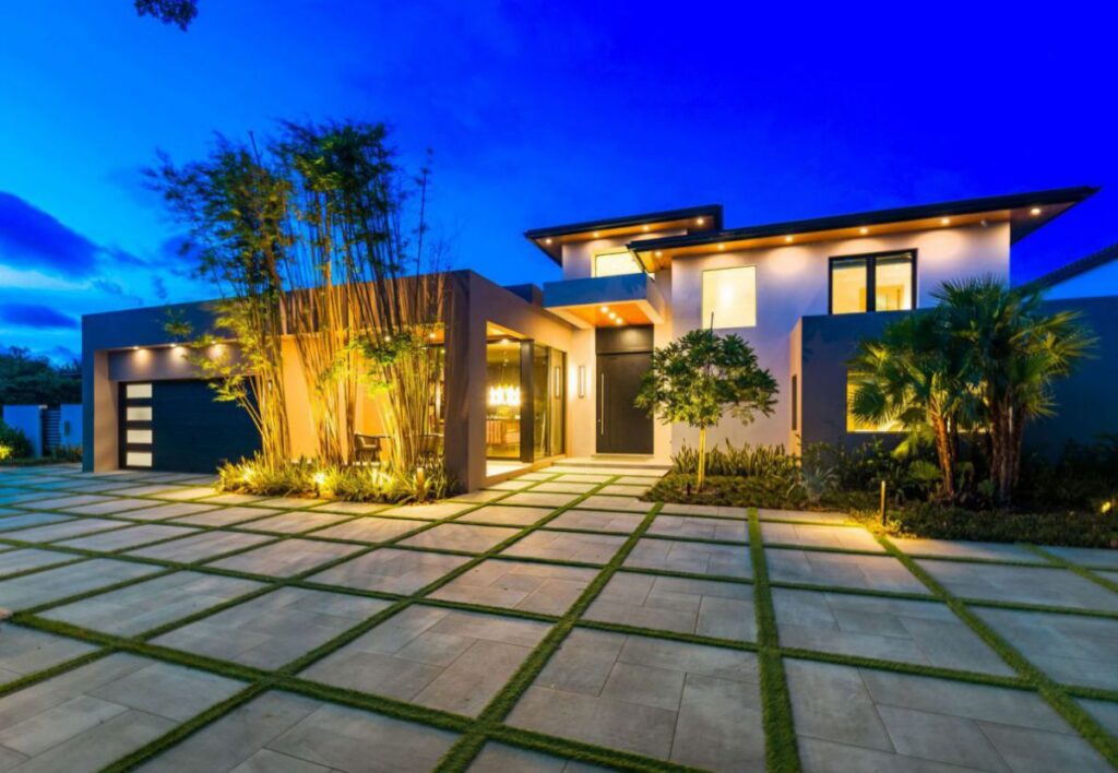 Inside A $7,950,000 Entertaining Modern Home for Sale in Fort Lauderdale 