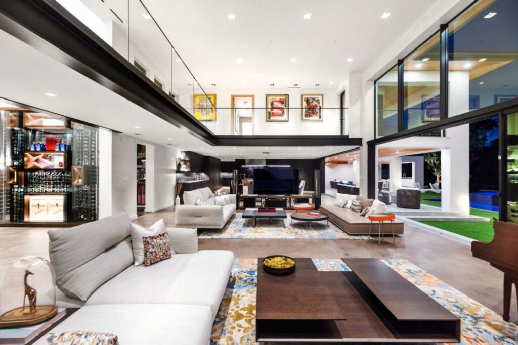 Inside A $7,950,000 Entertaining Modern Home for Sale in Fort Lauderdale 