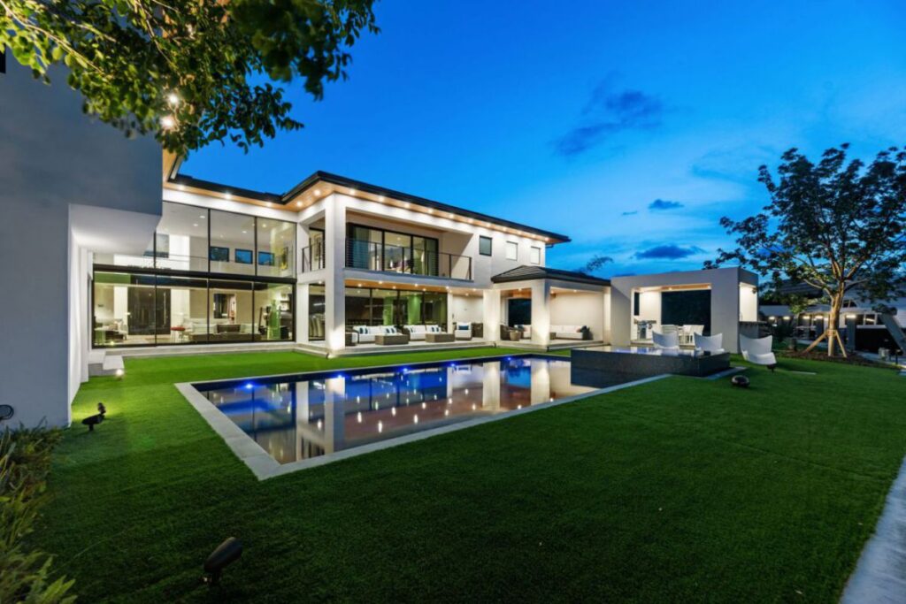 Inside A $7,950,000 Entertaining Modern Home for Sale in Fort Lauderdale 