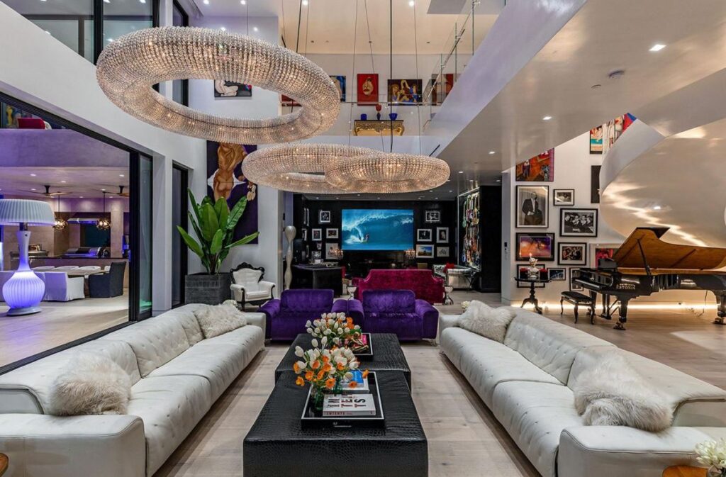 New Mansion in The Best Location Los Angeles Hits Market