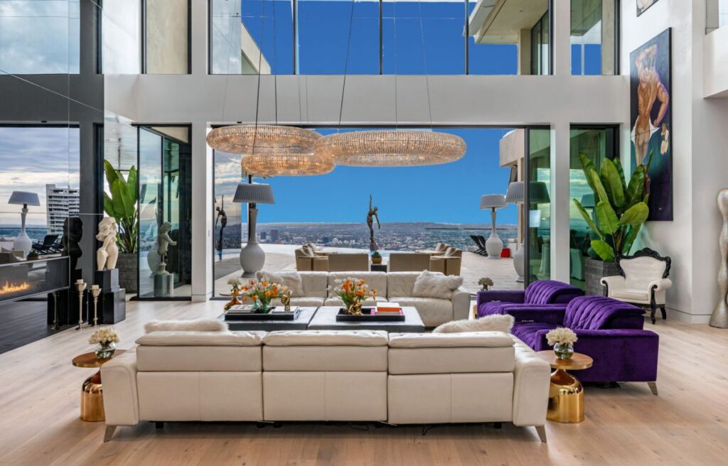 New Mansion in The Best Location Los Angeles Hits Market