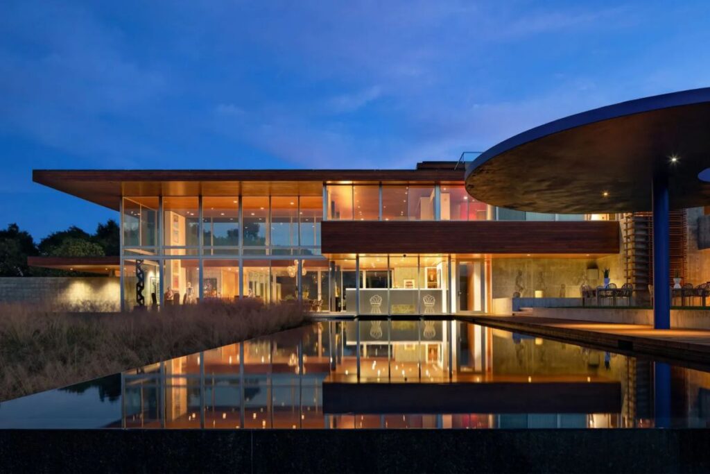 A $33,000,000 California Masterpiece offers Dramatic Architecture