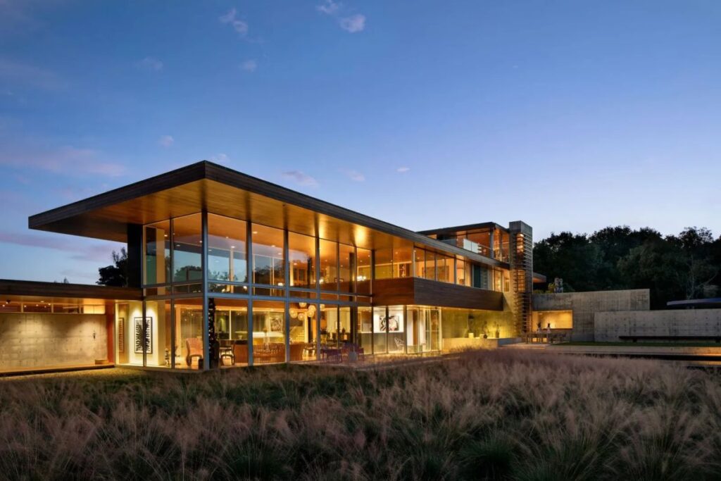 A $33,000,000 California Masterpiece offers Dramatic Architecture