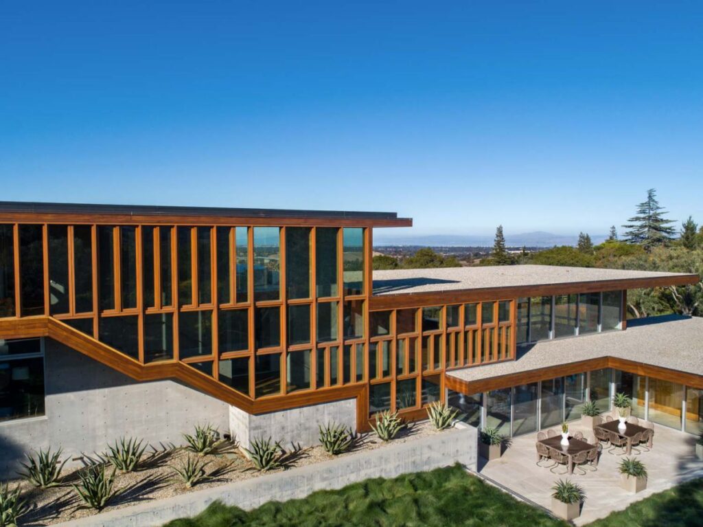 A $33,000,000 California Masterpiece offers Dramatic Architecture