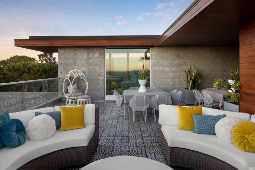 A $33,000,000 California Masterpiece offers Dramatic Architecture