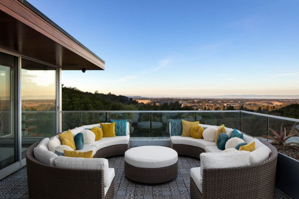 A $33,000,000 California Masterpiece offers Dramatic Architecture