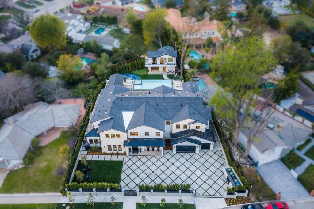 A $8,795,000 Royal Oaks Home for Sale featuring the Sophistication