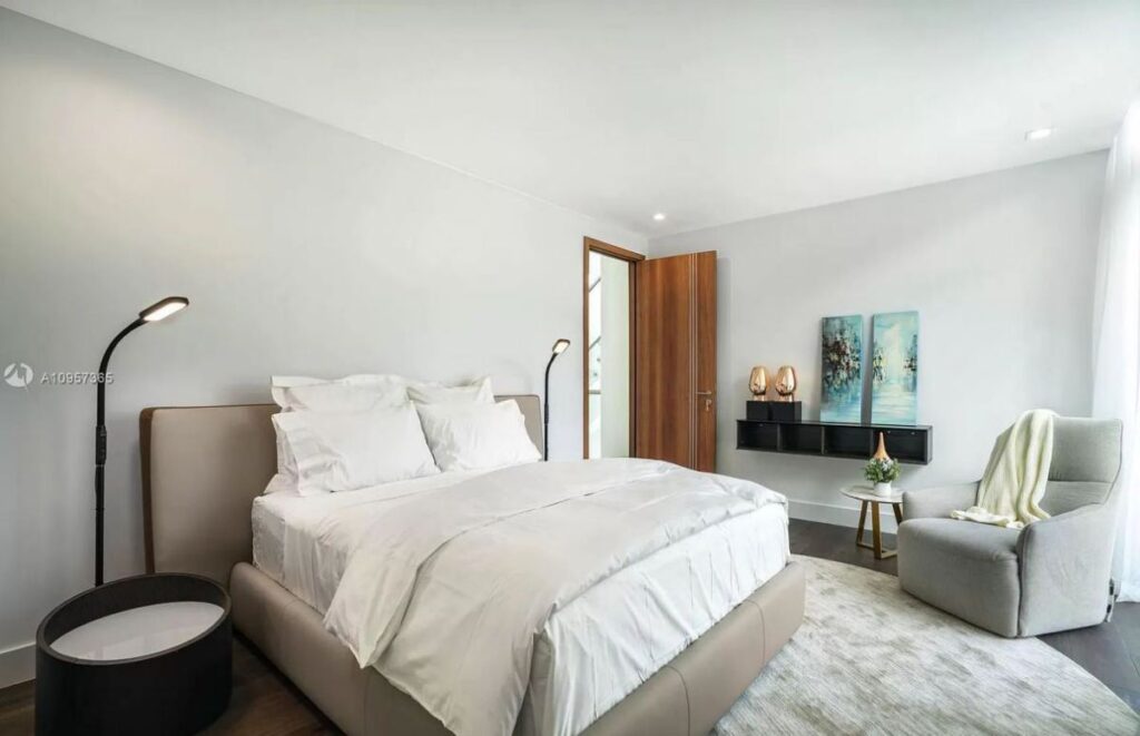 A Brand New Modern Home in Key Biscayne hits Market for $4,690,000