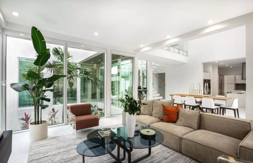 A Brand New Modern Home in Key Biscayne hits Market for $4,690,000