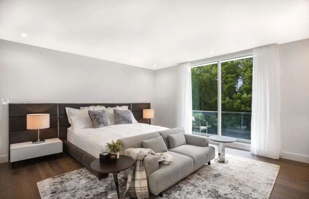 A Brand New Modern Home in Key Biscayne hits Market for $4,690,000