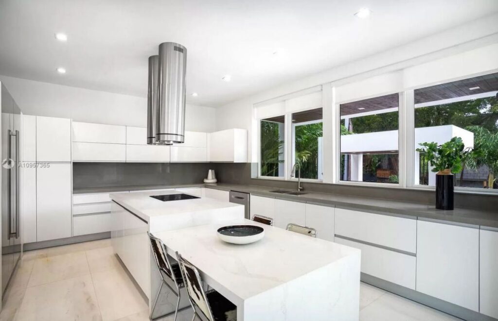 A Brand New Modern Home in Key Biscayne hits Market for $4,690,000