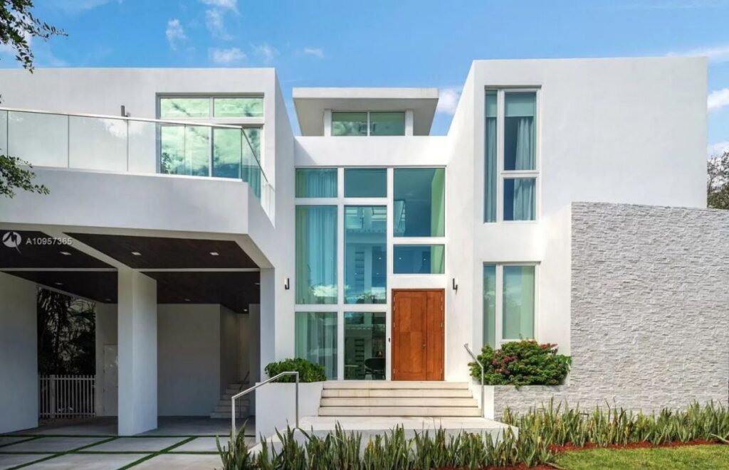 A Brand New Modern Home in Key Biscayne hits Market for $4,690,000