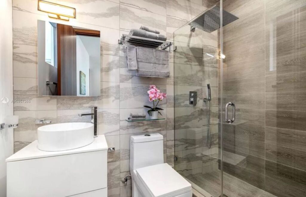 A Brand New Modern Home in Key Biscayne hits Market for $4,690,000