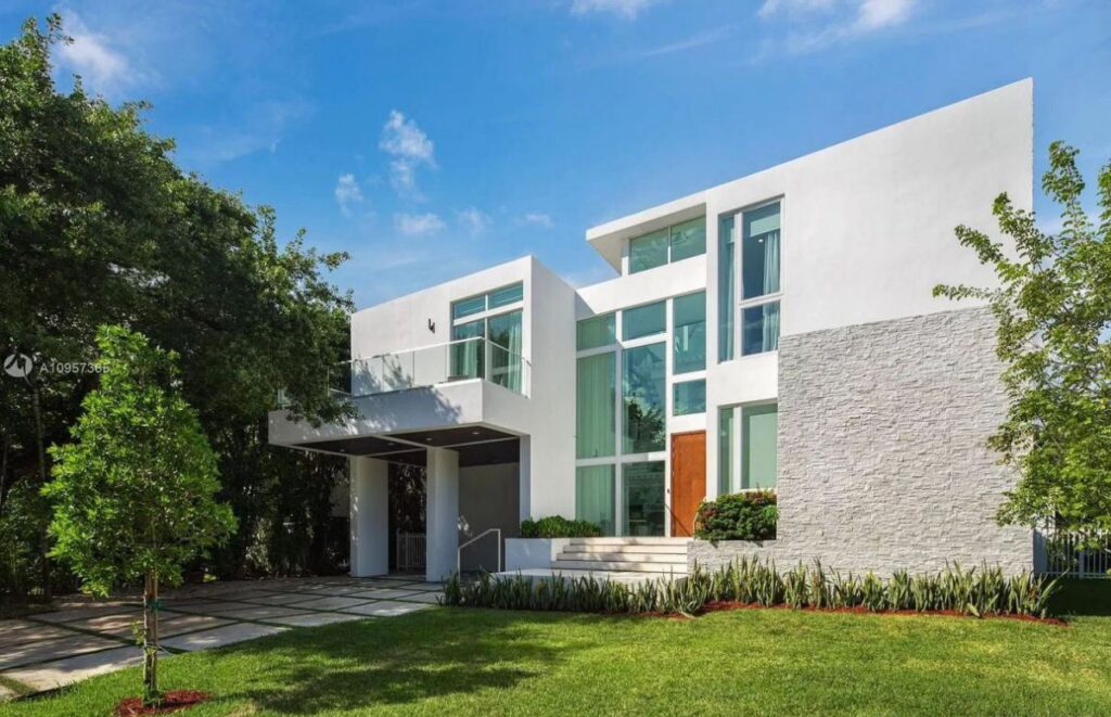 A Brand New Modern Home in Key Biscayne hits Market for $4,690,000