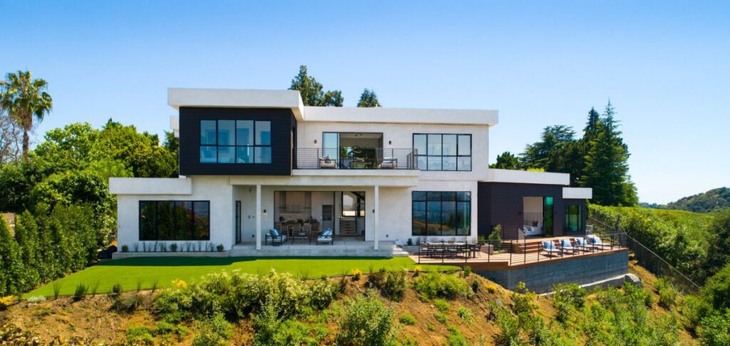 A Breathtaking Views Modern Home in Beverly Hills Selling for $4,995,000