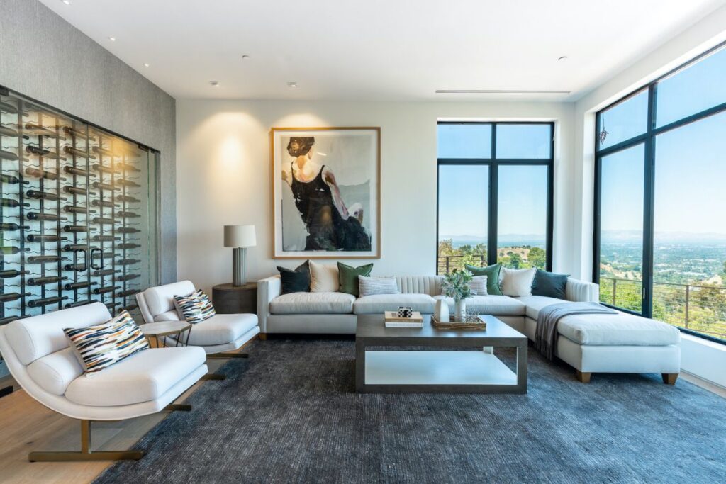 A Breathtaking Views Modern Home in Beverly Hills Selling for $4,995,000