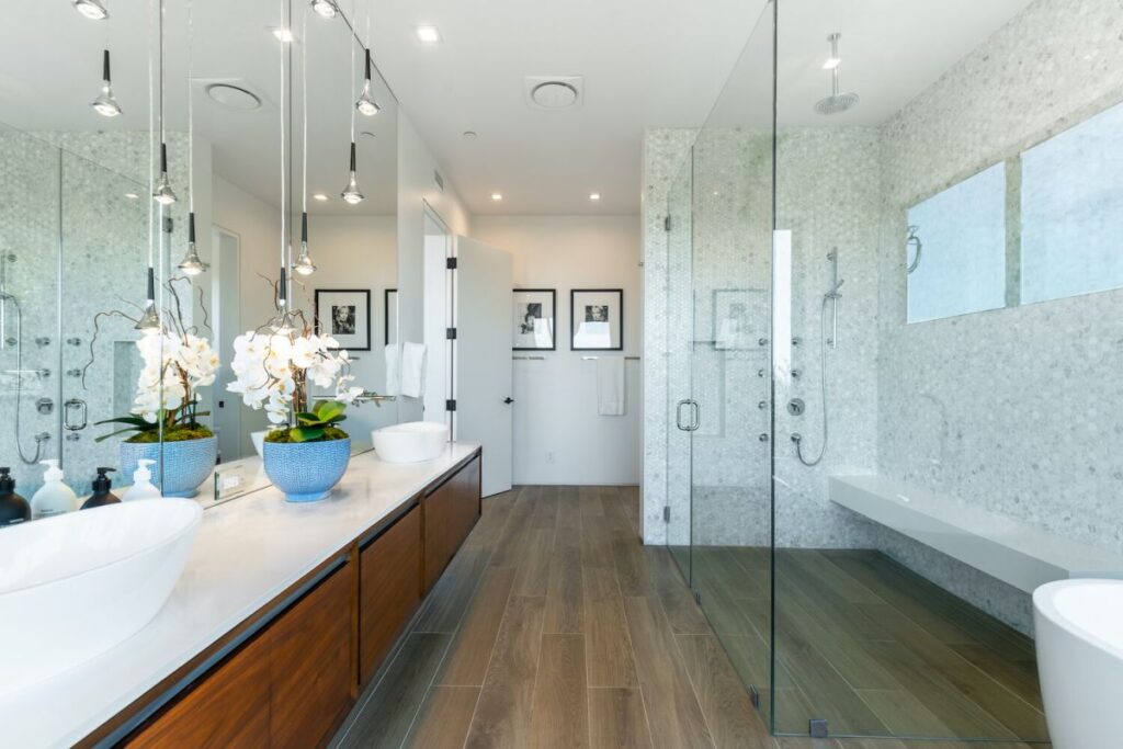 A Breathtaking Views Modern Home in Beverly Hills Selling for $4,995,000