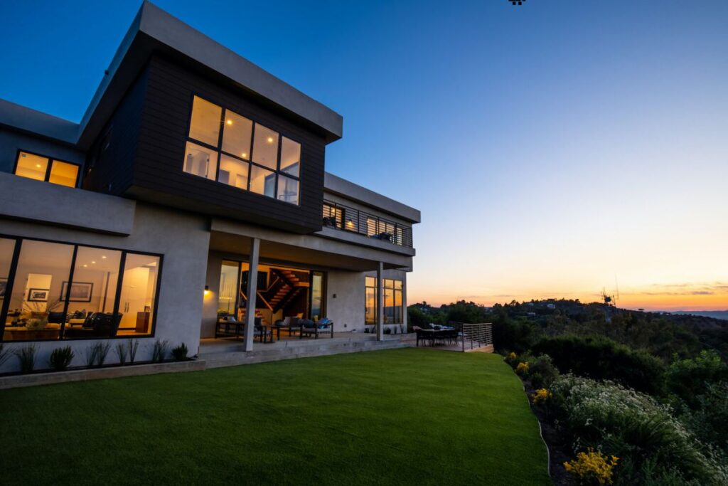 A Breathtaking Views Modern Home in Beverly Hills Selling for $4,995,000