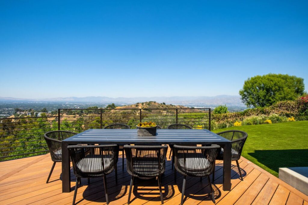 A Breathtaking Views Modern Home in Beverly Hills Selling for $4,995,000