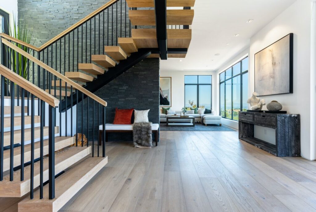 A Breathtaking Views Modern Home in Beverly Hills Selling for $4,995,000