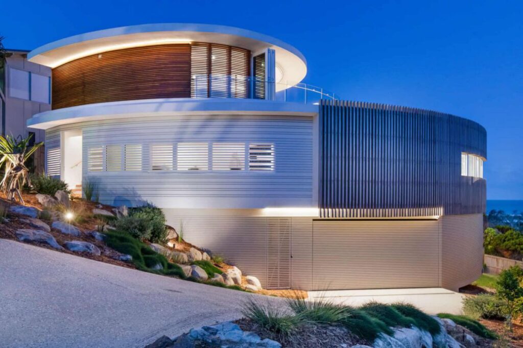 A Sensational Absolute Beachfront Home by Chris Clout Design
