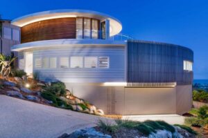 A Sensational Absolute Beachfront Home by Chris Clout Design 1