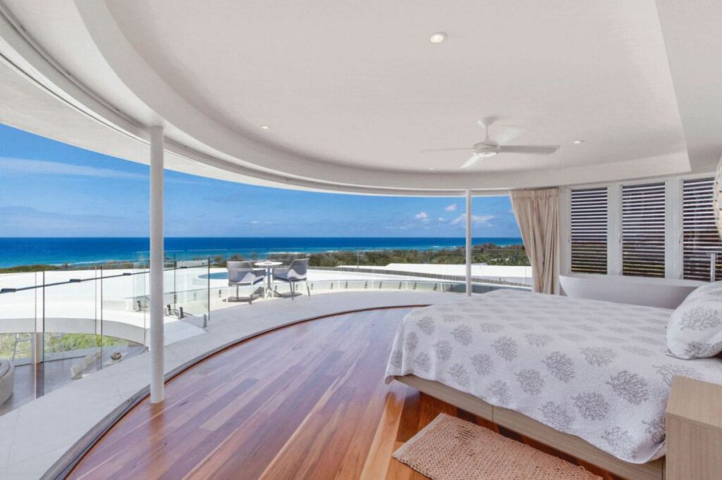 A Sensational Absolute Beachfront Home by Chris Clout Design