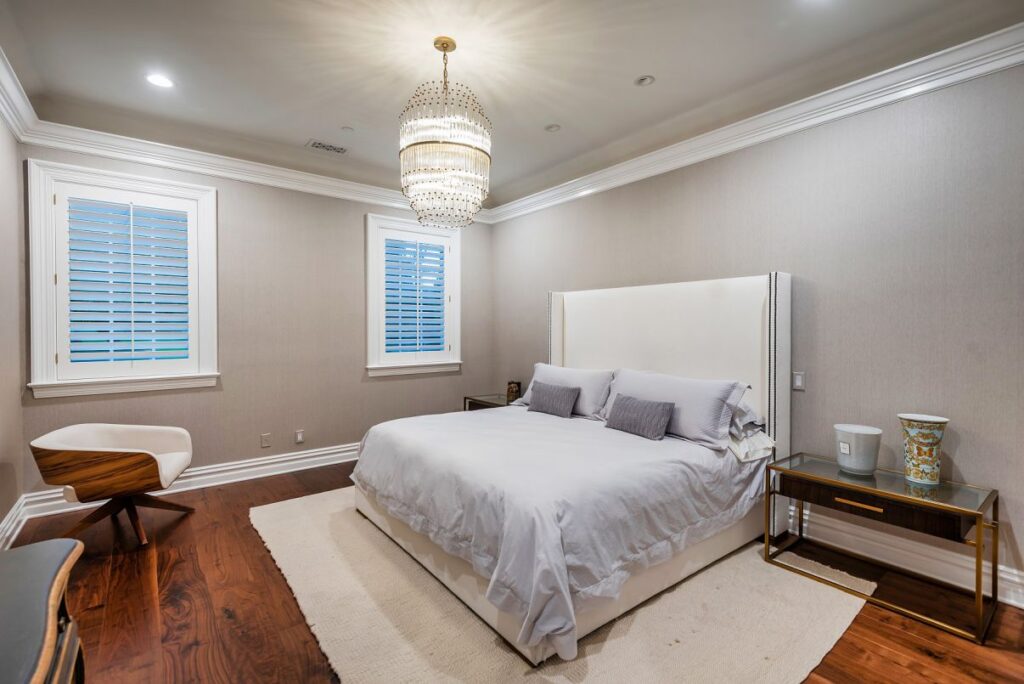 The Hamptons Style House is a Epic custom landmark estate with complete privacy and unobstructed fairway, lakes and mountain views now available for sale. This home located at 224 W Stafford Rd, Thousand Oaks, California; offering 5 bedrooms and 8 bathrooms with over 10,700 square feet of living spaces.