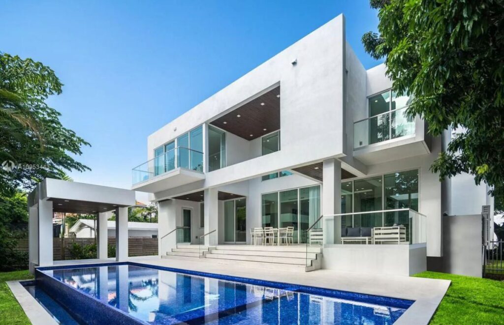 The Key Biscayne Home is a brand new construction is well thought out and finished in the most upscale fashion now available for sale. This home located at 200 Buttonwood Dr, Key Biscayne, Florida; offering 5 bedrooms and 7 bathrooms with over 3,500 square feet of living spaces.