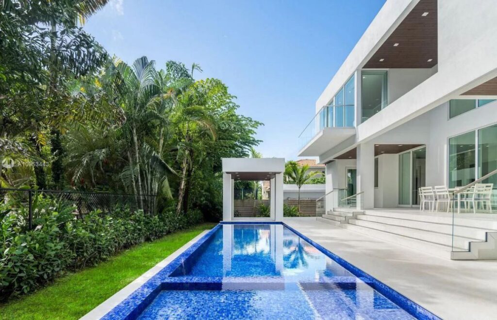 The Key Biscayne Home is a brand new construction is well thought out and finished in the most upscale fashion now available for sale. This home located at 200 Buttonwood Dr, Key Biscayne, Florida; offering 5 bedrooms and 7 bathrooms with over 3,500 square feet of living spaces.