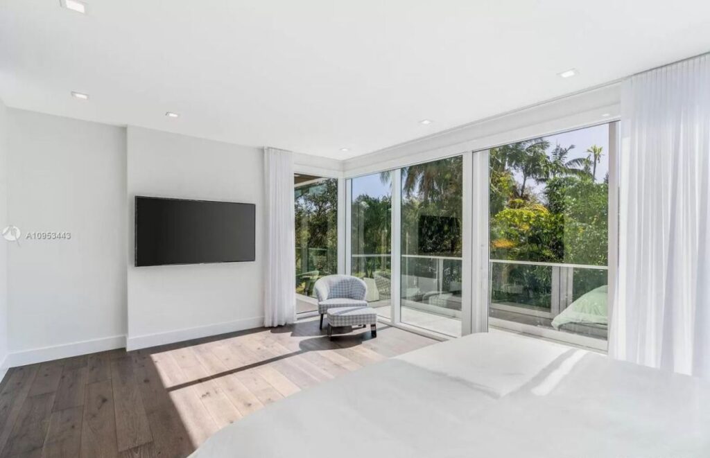 The Key Biscayne Home is a brand new construction is well thought out and finished in the most upscale fashion now available for sale. This home located at 200 Buttonwood Dr, Key Biscayne, Florida; offering 5 bedrooms and 7 bathrooms with over 3,500 square feet of living spaces.