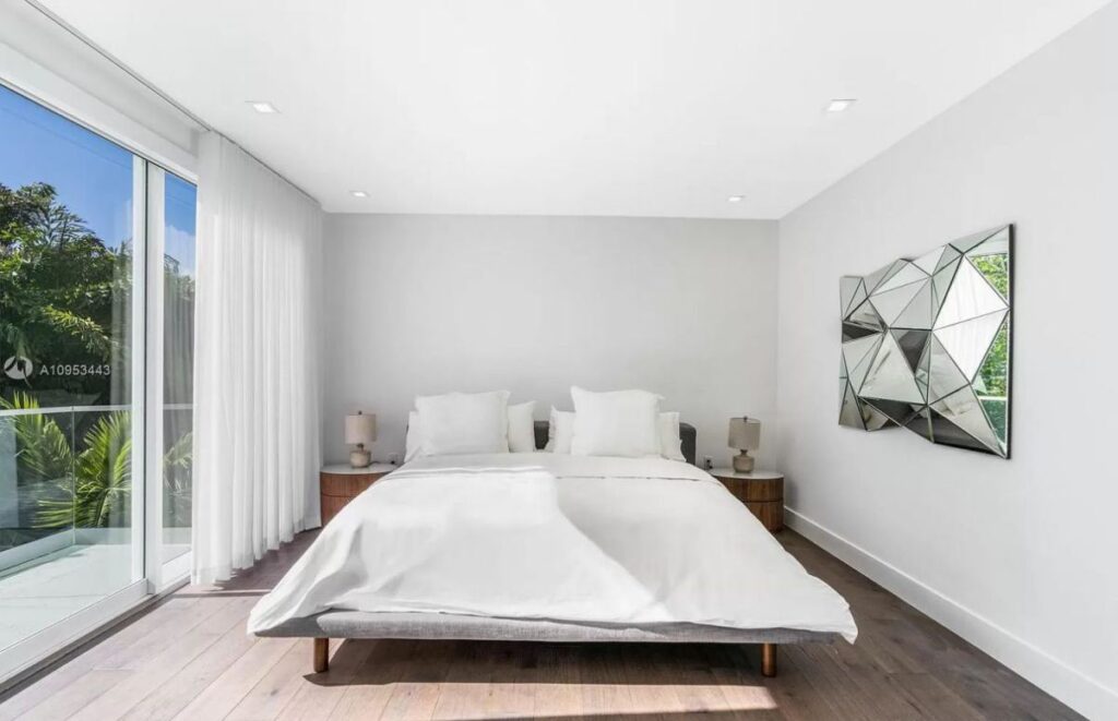 The Key Biscayne Home is a brand new construction is well thought out and finished in the most upscale fashion now available for sale. This home located at 200 Buttonwood Dr, Key Biscayne, Florida; offering 5 bedrooms and 7 bathrooms with over 3,500 square feet of living spaces.
