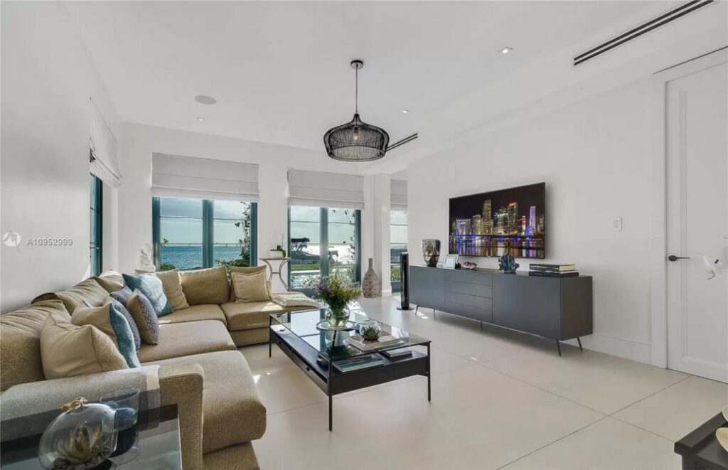 The House in Key Biscayne is a luxurious waterfront estate with spectacular daily sunset views and exquisite decoration now available for sale. This home located at 610 S Mashta Dr, Key Biscayne, Florida; offering 7 bedrooms and 7 bathrooms with over 6,400 square feet of living spaces.