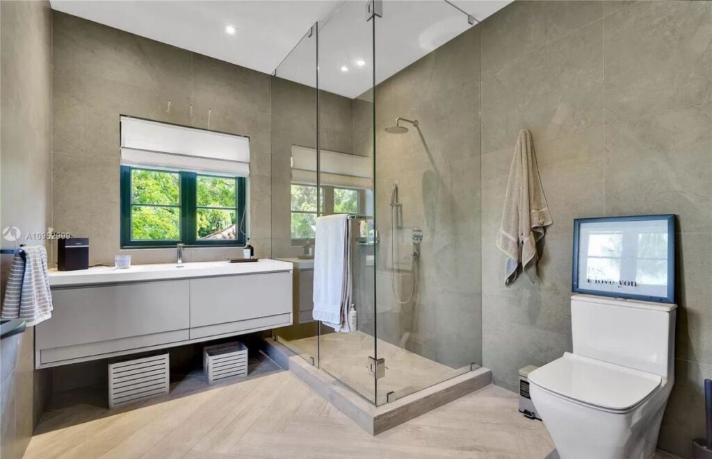 The House in Key Biscayne is a luxurious waterfront estate with spectacular daily sunset views and exquisite decoration now available for sale. This home located at 610 S Mashta Dr, Key Biscayne, Florida; offering 7 bedrooms and 7 bathrooms with over 6,400 square feet of living spaces.