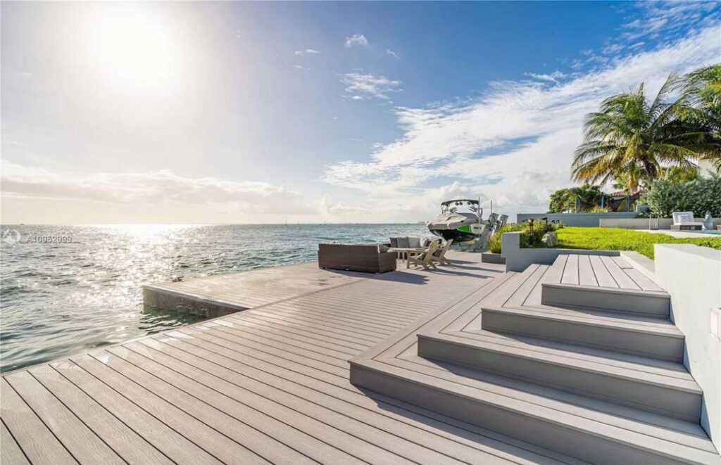 The House in Key Biscayne is a luxurious waterfront estate with spectacular daily sunset views and exquisite decoration now available for sale. This home located at 610 S Mashta Dr, Key Biscayne, Florida; offering 7 bedrooms and 7 bathrooms with over 6,400 square feet of living spaces.