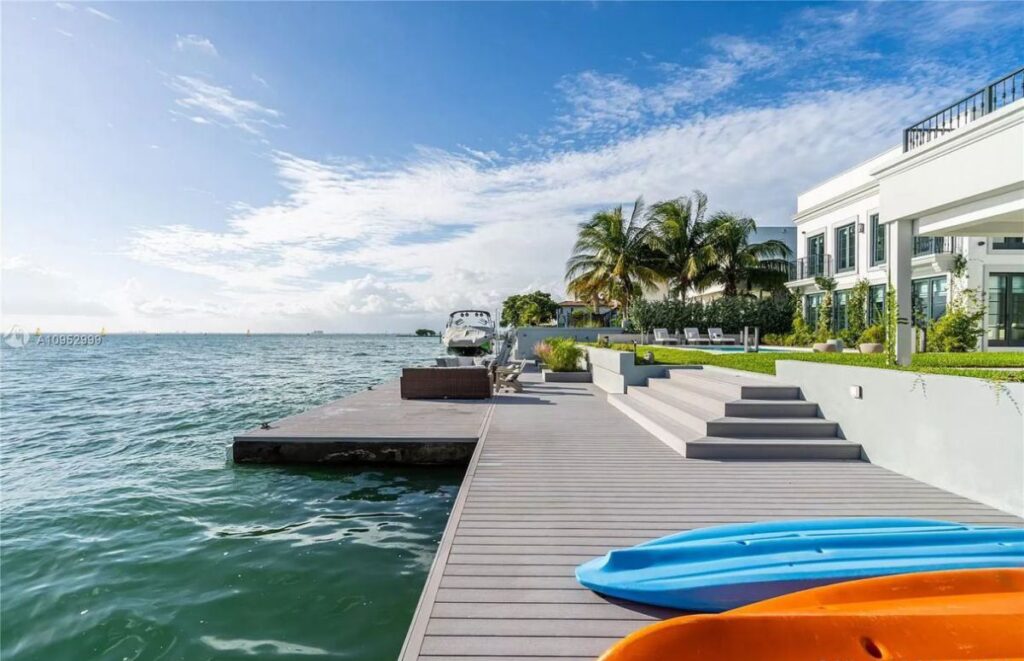 The House in Key Biscayne is a luxurious waterfront estate with spectacular daily sunset views and exquisite decoration now available for sale. This home located at 610 S Mashta Dr, Key Biscayne, Florida; offering 7 bedrooms and 7 bathrooms with over 6,400 square feet of living spaces.