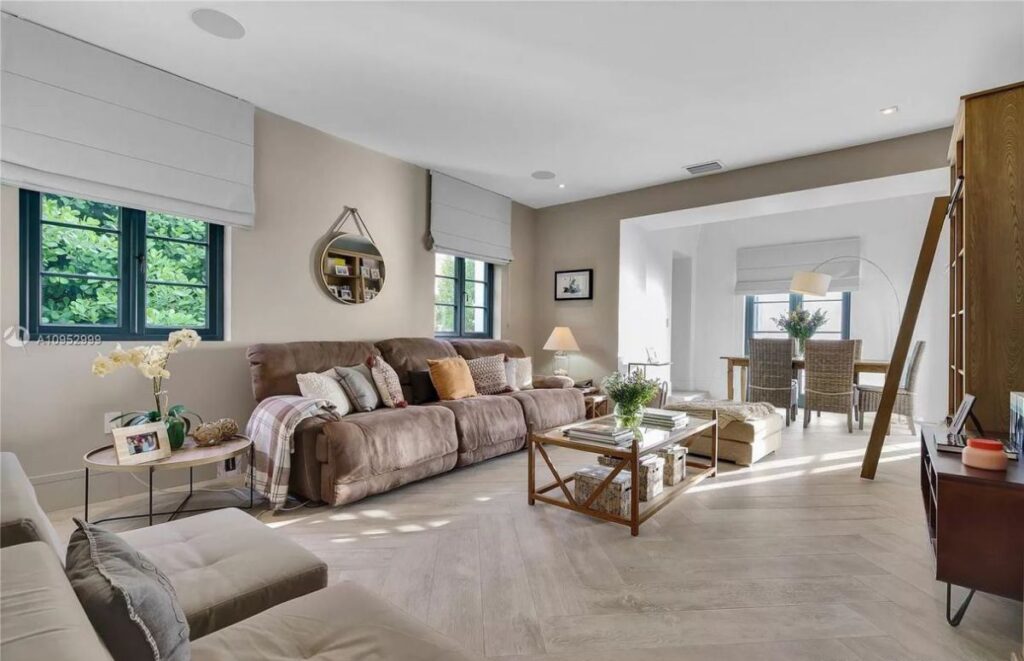 The House in Key Biscayne is a luxurious waterfront estate with spectacular daily sunset views and exquisite decoration now available for sale. This home located at 610 S Mashta Dr, Key Biscayne, Florida; offering 7 bedrooms and 7 bathrooms with over 6,400 square feet of living spaces.