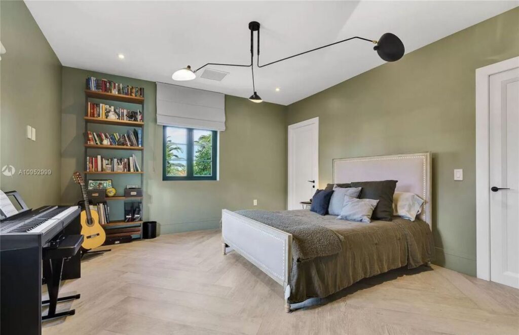 The House in Key Biscayne is a luxurious waterfront estate with spectacular daily sunset views and exquisite decoration now available for sale. This home located at 610 S Mashta Dr, Key Biscayne, Florida; offering 7 bedrooms and 7 bathrooms with over 6,400 square feet of living spaces.