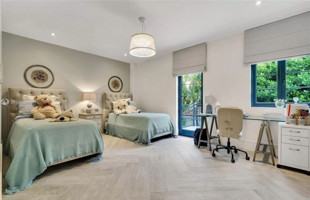 The House in Key Biscayne is a luxurious waterfront estate with spectacular daily sunset views and exquisite decoration now available for sale. This home located at 610 S Mashta Dr, Key Biscayne, Florida; offering 7 bedrooms and 7 bathrooms with over 6,400 square feet of living spaces.