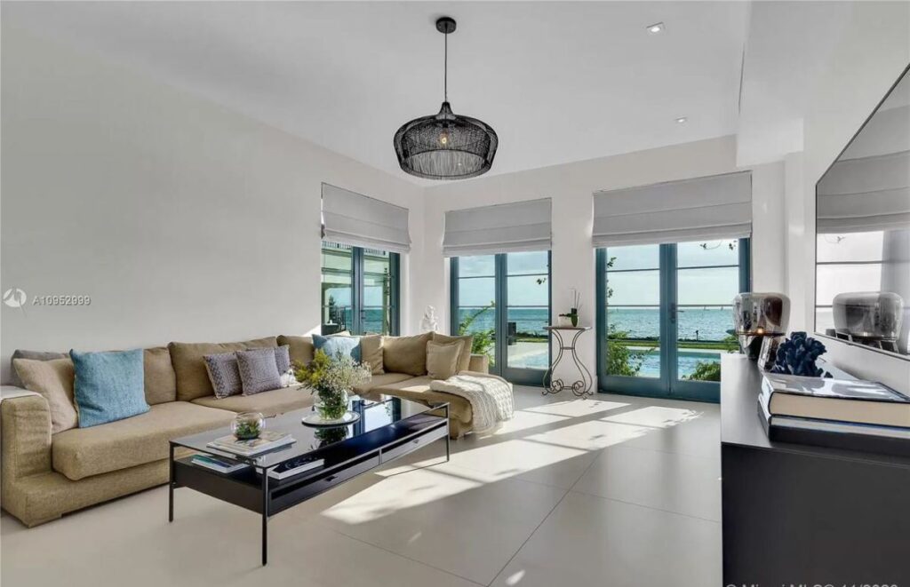 The House in Key Biscayne is a luxurious waterfront estate with spectacular daily sunset views and exquisite decoration now available for sale. This home located at 610 S Mashta Dr, Key Biscayne, Florida; offering 7 bedrooms and 7 bathrooms with over 6,400 square feet of living spaces.