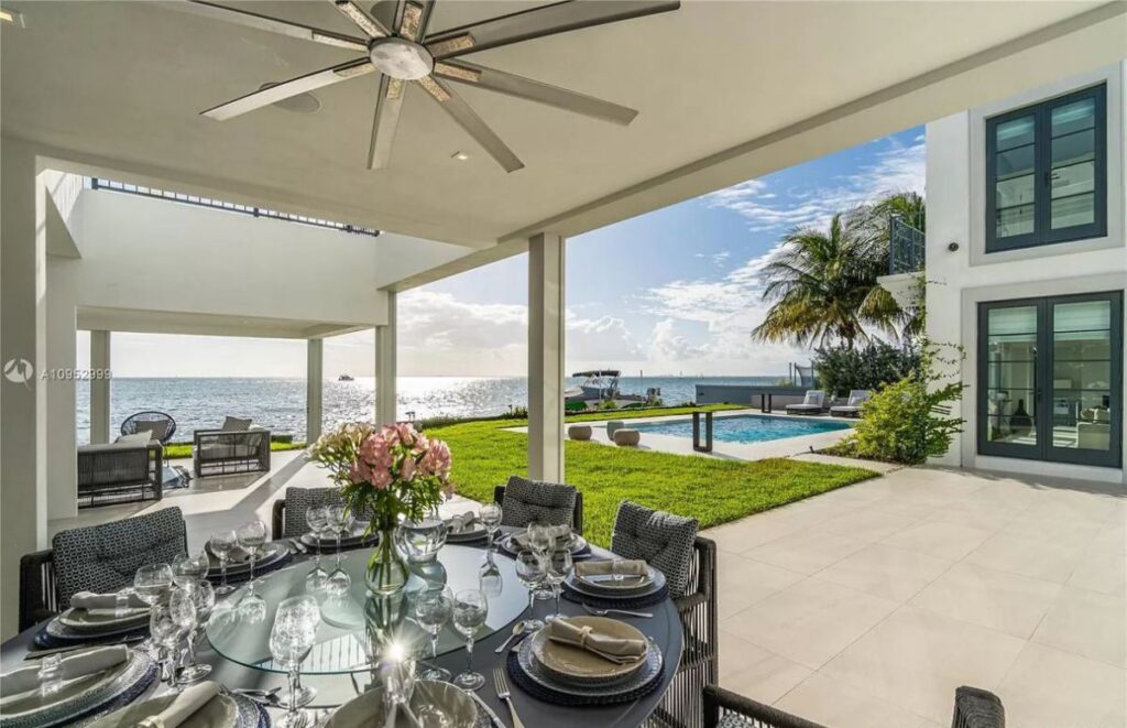 The House in Key Biscayne is a luxurious waterfront estate with spectacular daily sunset views and exquisite decoration now available for sale. This home located at 610 S Mashta Dr, Key Biscayne, Florida; offering 7 bedrooms and 7 bathrooms with over 6,400 square feet of living spaces.