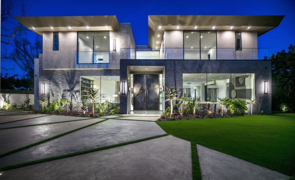 Inside A $21,995,000 Exquisitely Beverly Hills Home Just Hit The Market