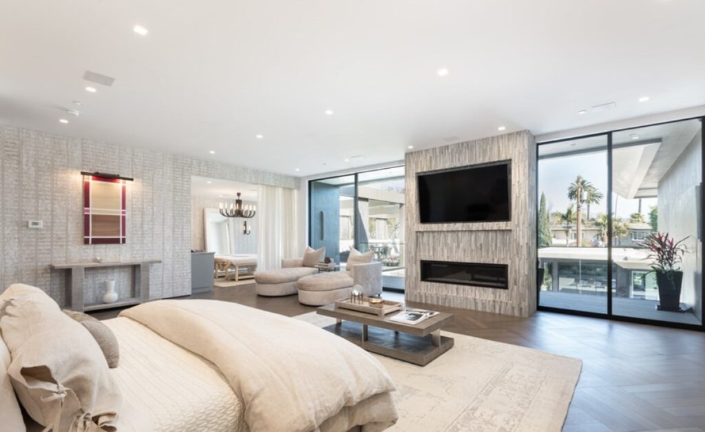 Inside A $21,995,000 Exquisitely Beverly Hills Home Just Hit The Market