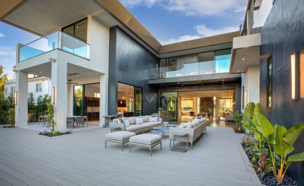 Inside A $21,995,000 Exquisitely Beverly Hills Home Just Hit The Market