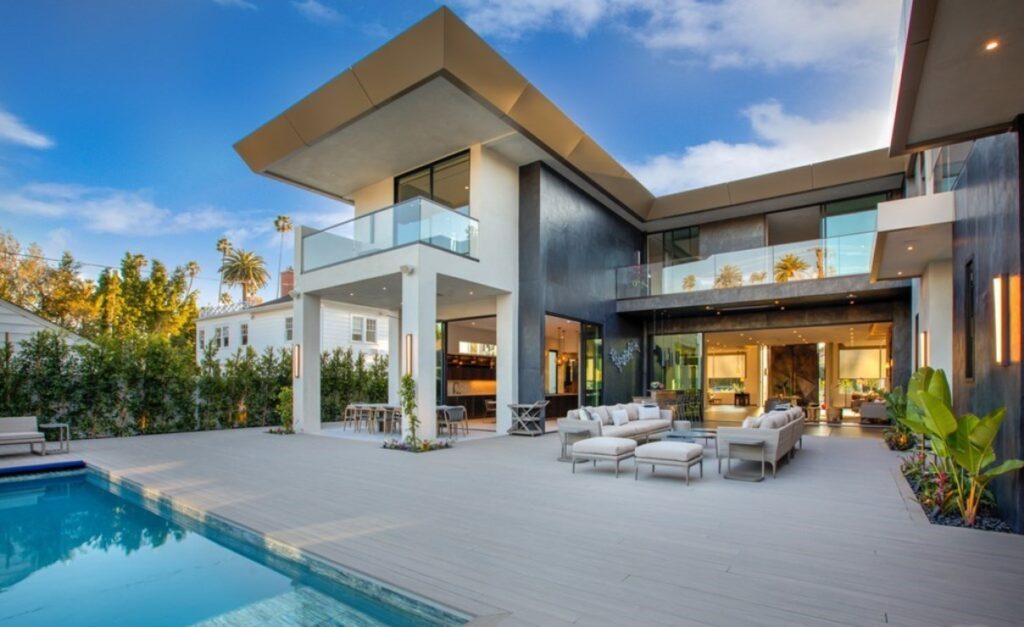 Inside A $21,995,000 Exquisitely Beverly Hills Home Just Hit The Market