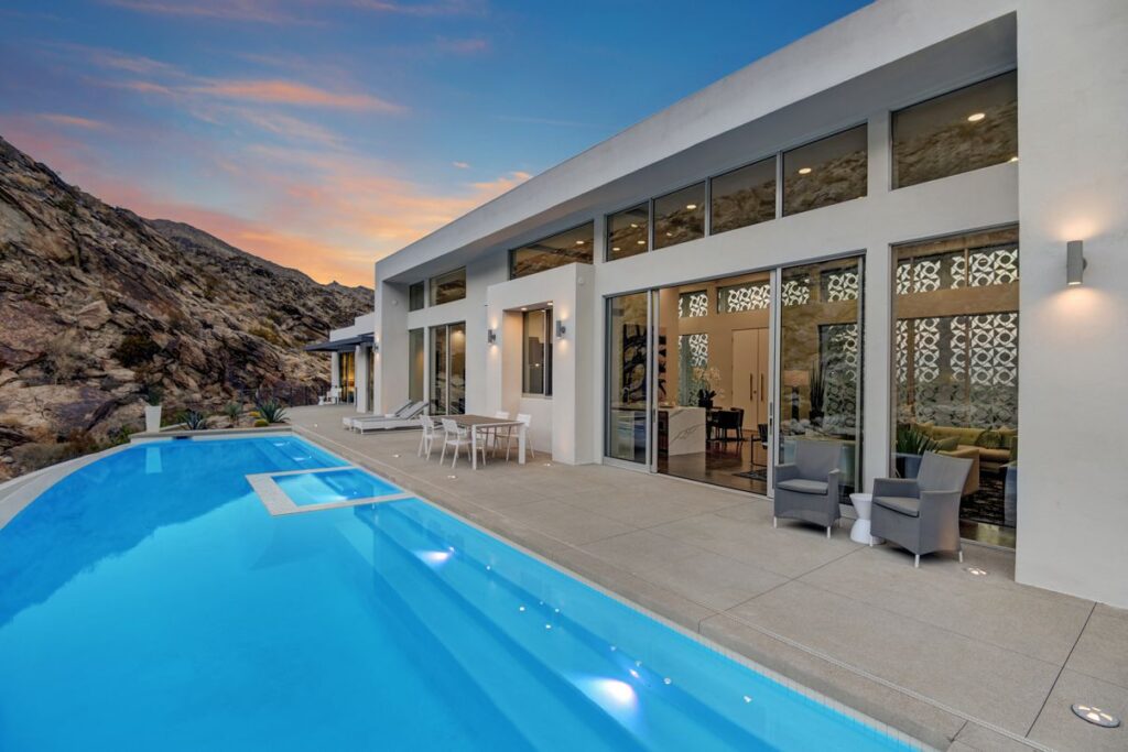 Screen House in Palm Springs, California was designed by Cioffi Architect in Modern style offers incredible mountain living with 4 bedrooms, 5 bathrooms in 3,800 square feet of living spaces. This home located on beautiful lot overlooking the valley floor in the famous Palm Springs Tennis Club; and wonderful outdoor living spaces including patio, pool, garden and more.