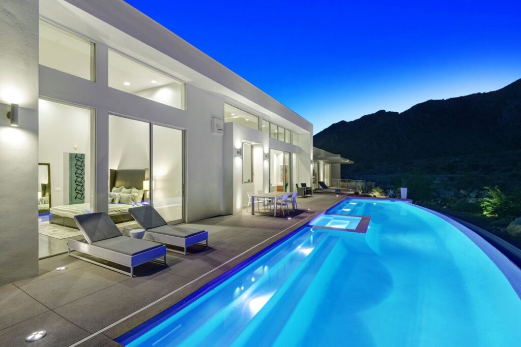 Screen House in Palm Springs, California was designed by Cioffi Architect in Modern style offers incredible mountain living with 4 bedrooms, 5 bathrooms in 3,800 square feet of living spaces. This home located on beautiful lot overlooking the valley floor in the famous Palm Springs Tennis Club; and wonderful outdoor living spaces including patio, pool, garden and more.