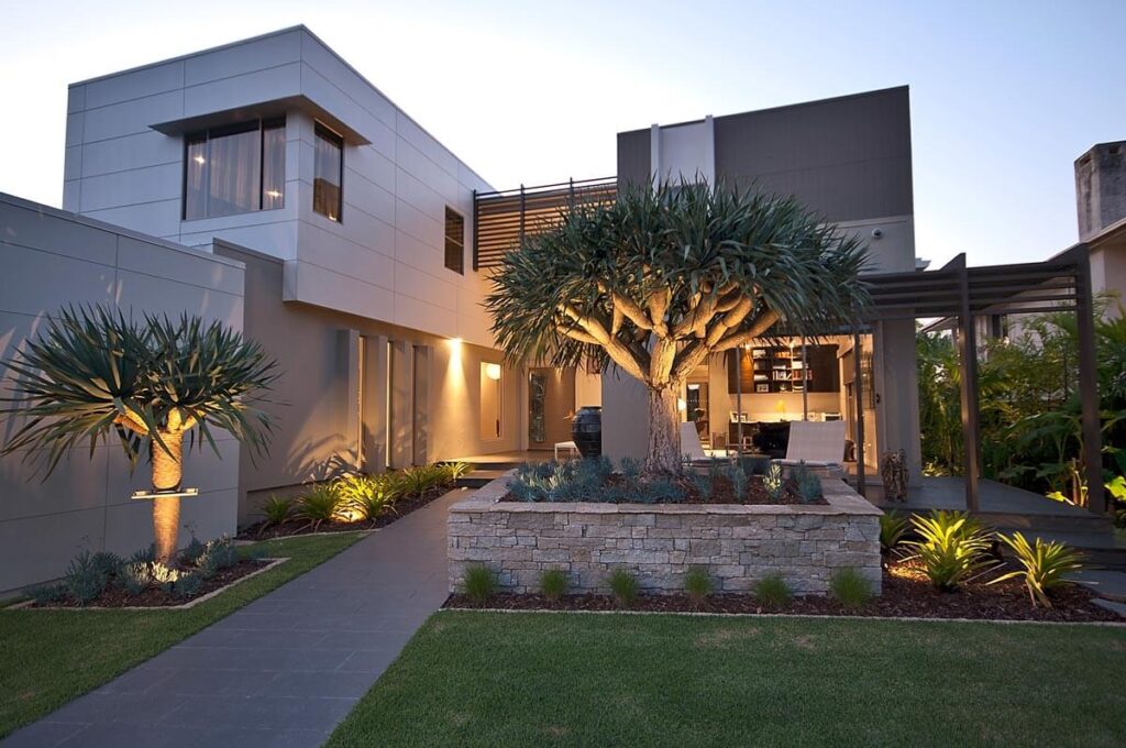 Monaco Street Home in Australia was constructed by Thomas Hughes Constructions in Modern style with peerless quality in materials and craftsmanship. This house set on a nice lot with beautiful views from every corner and amazing outdoor living spaces comprising kitchen, BBQ area, patio, pool, landscape and so on.